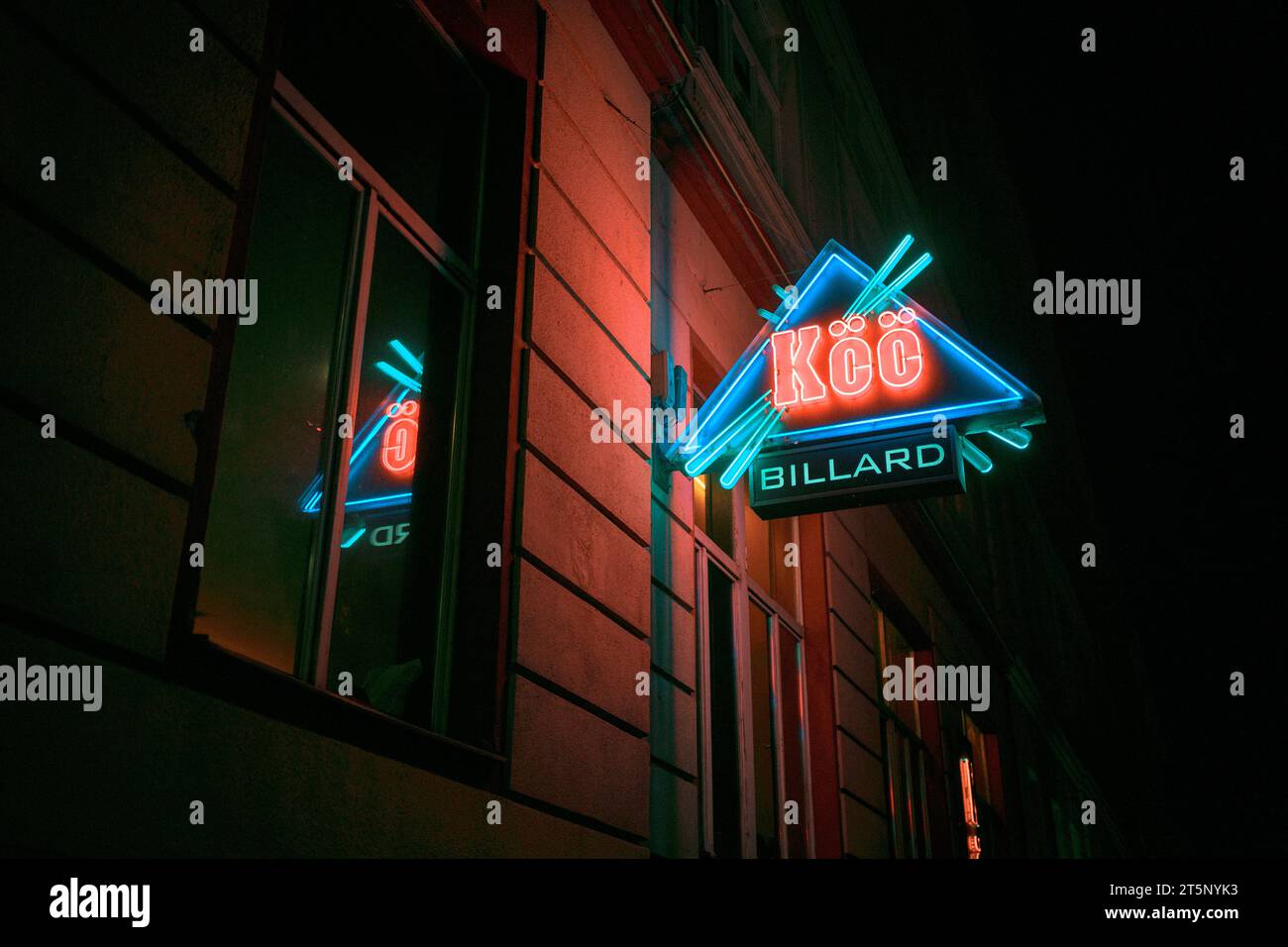 Enseigne au néon billard Köö la nuit à Neubau, Vienne, Autriche Banque D'Images