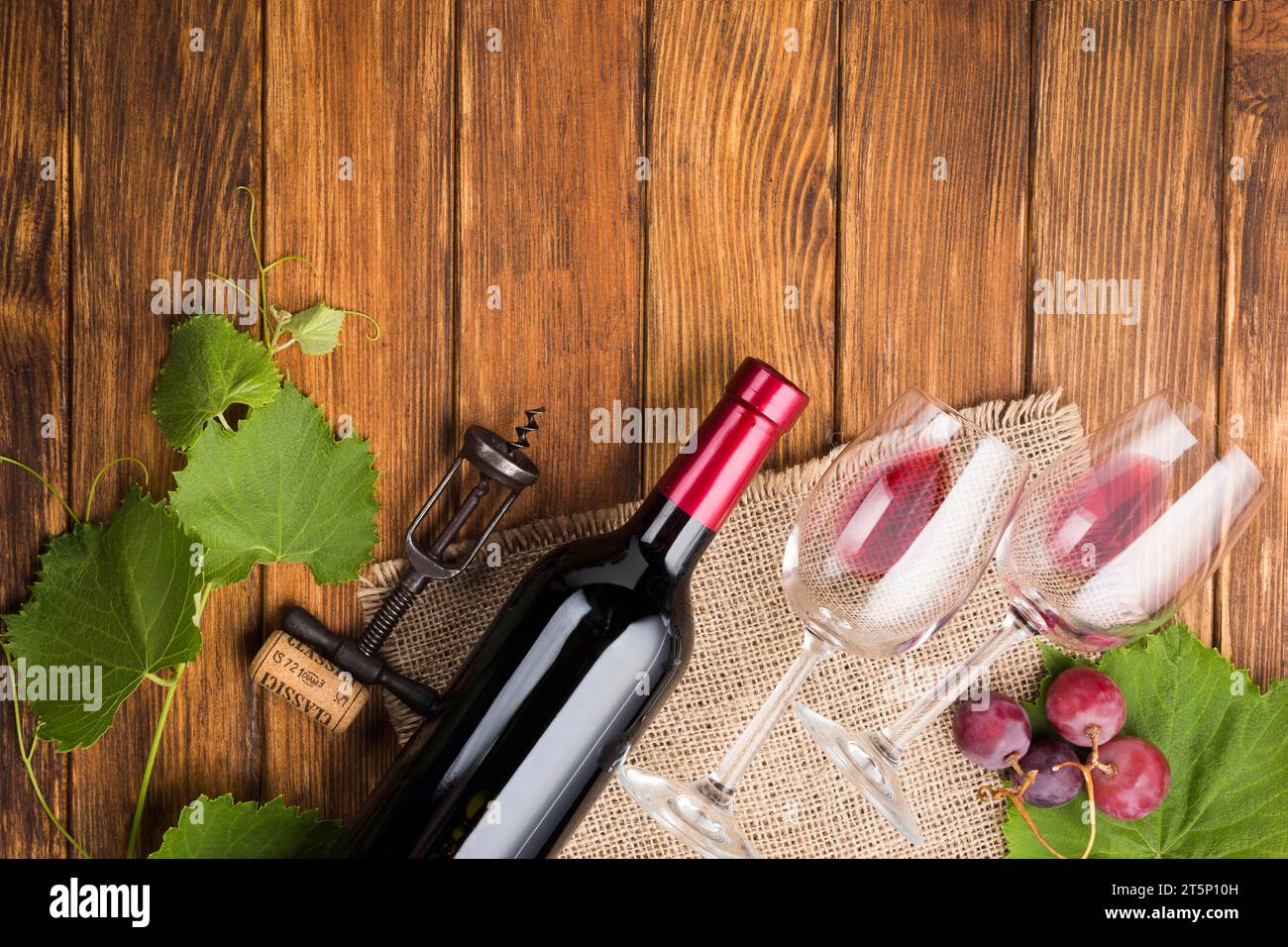 Vin rouge à disposition oblique Banque D'Images