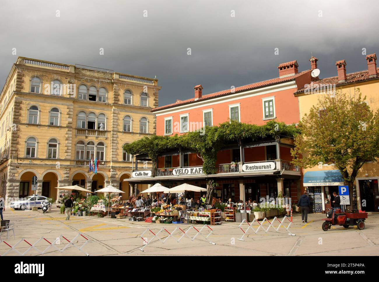 Labin, Hrvatska. 06 novembre 2023. Tournage de la nouvelle série Netflix 'le jour du chacal' avec Eddie Redmayne, acteur oscarisé à Labin, Croatie sur 06. Novembre 2023. Photo : SASA Miljevic/PIXSELL crédit : Pixsell/Alamy Live News Banque D'Images