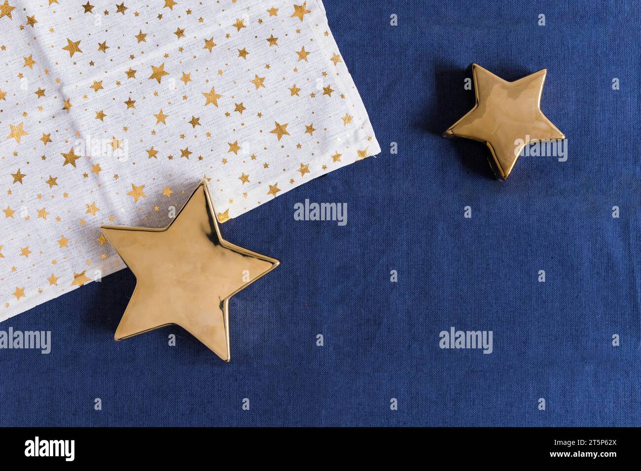 Étoiles brillantes avec table de serviette Banque D'Images