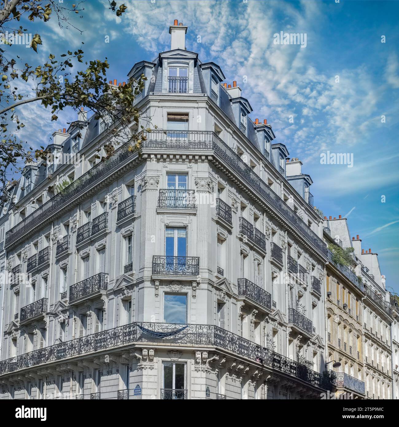 Paris, beaux bâtiments, boulevard Voltaire dans le 11e arrondissement de la capitale française Banque D'Images