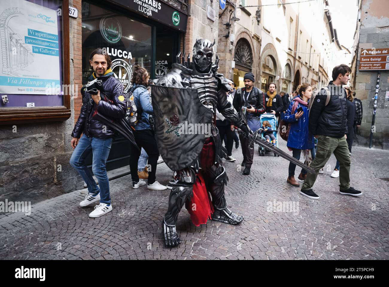 Lucca, Italie. 03 novembre 2023. Vue générale d'un cosplayer au festival Lucca Comics & Games 2023 le 03 novembre 2023 à Milan, Italie (photo Alessandro Bremec/NurPhoto) crédit : NurPhoto SRL/Alamy Live News Banque D'Images