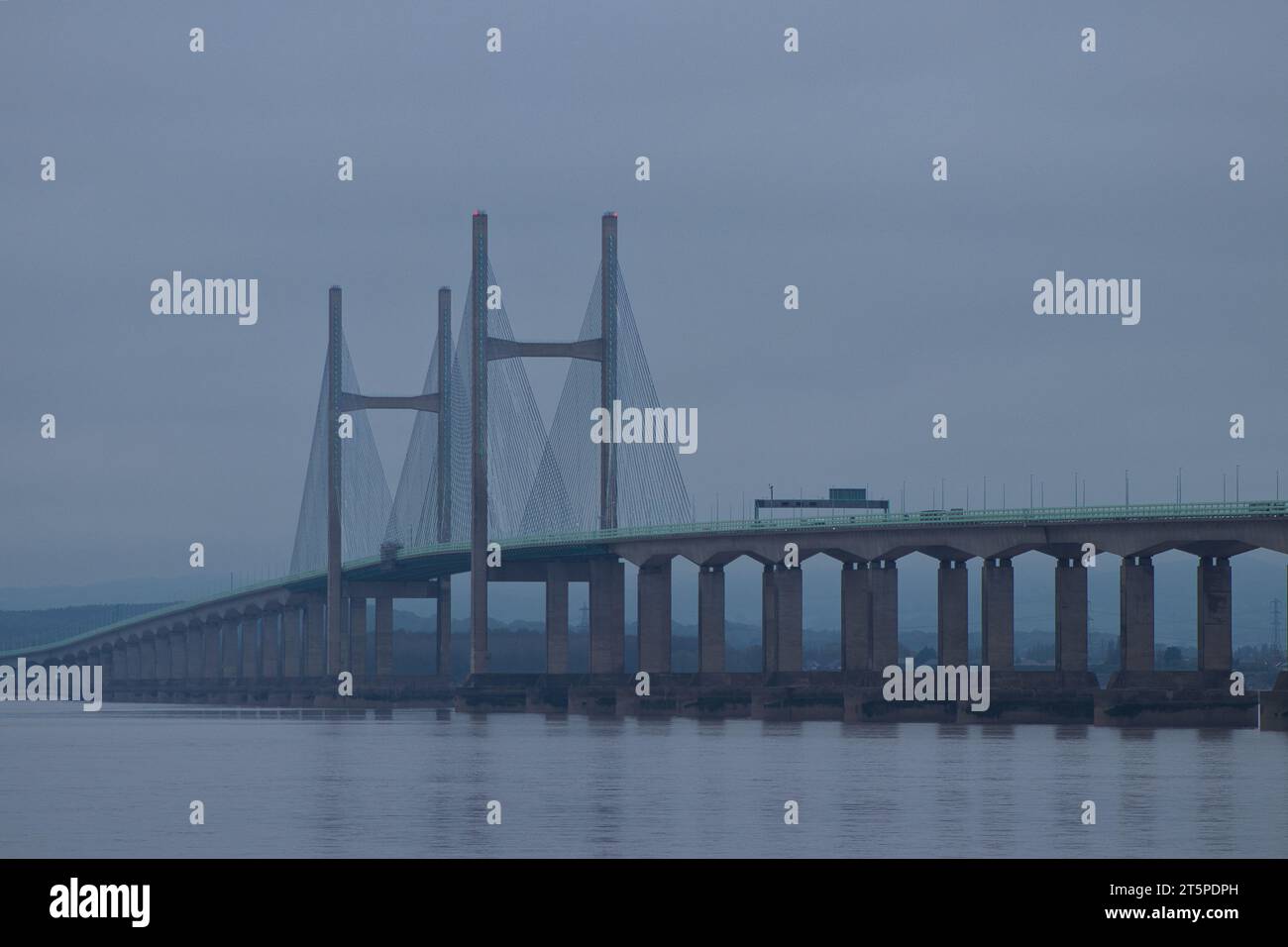 Le pont Prince of Wales. Ce pont relie l'Angleterre au pays de Galles. Photo prise un jour brumeux pluvieux en octobre 2023 Banque D'Images