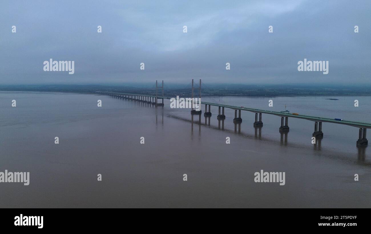 Le pont Prince of Wales. Ce pont relie l'Angleterre au pays de Galles. Photo prise un jour de pluie brumeux en octobre 2023. Photo prise sur le DJI Mini 3 Banque D'Images