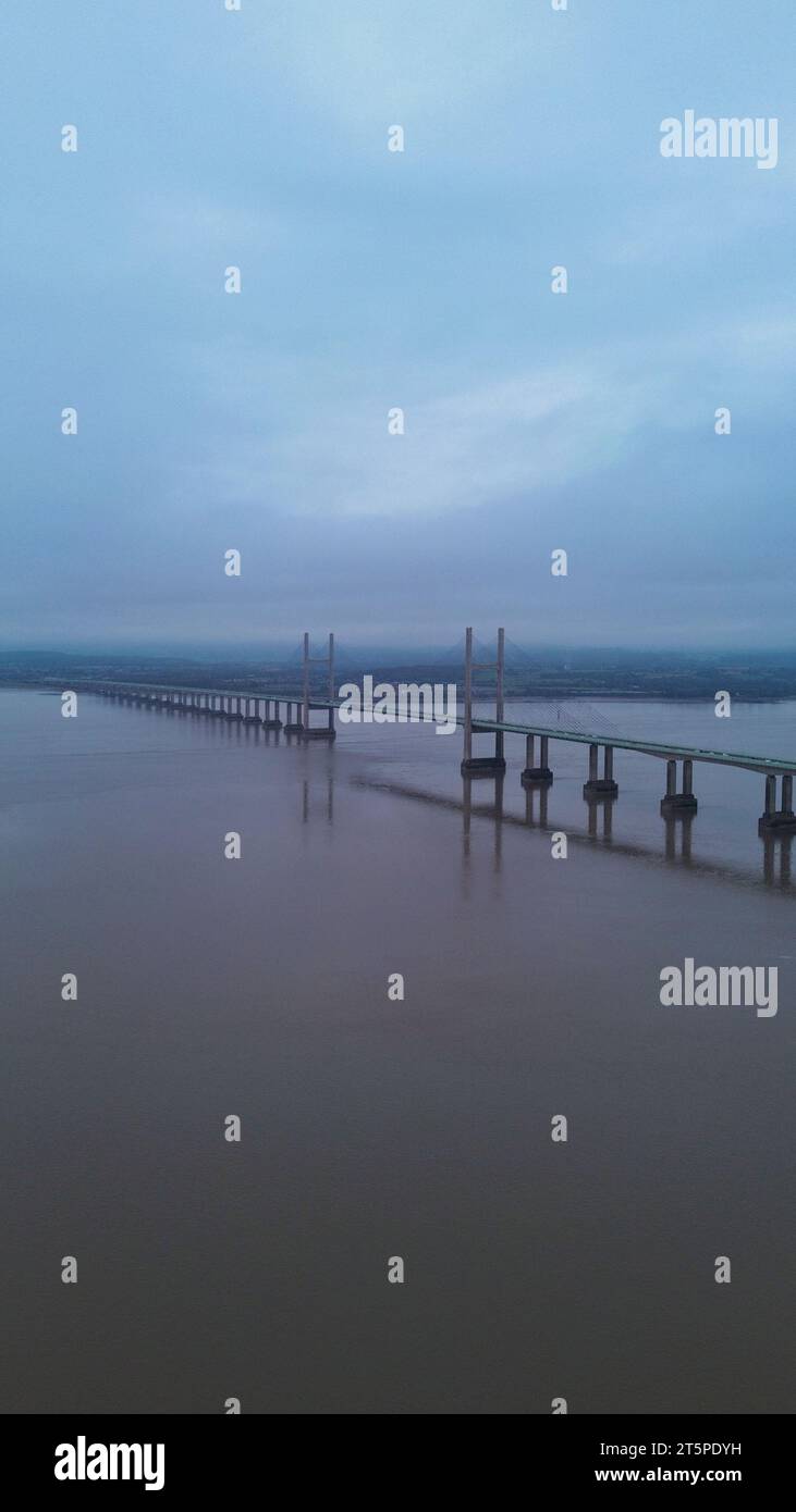 Le pont Prince of Wales. Ce pont relie l'Angleterre au pays de Galles. Photo prise un jour de pluie brumeux en octobre 2023. Photo prise sur le DJI Mini 3 Banque D'Images