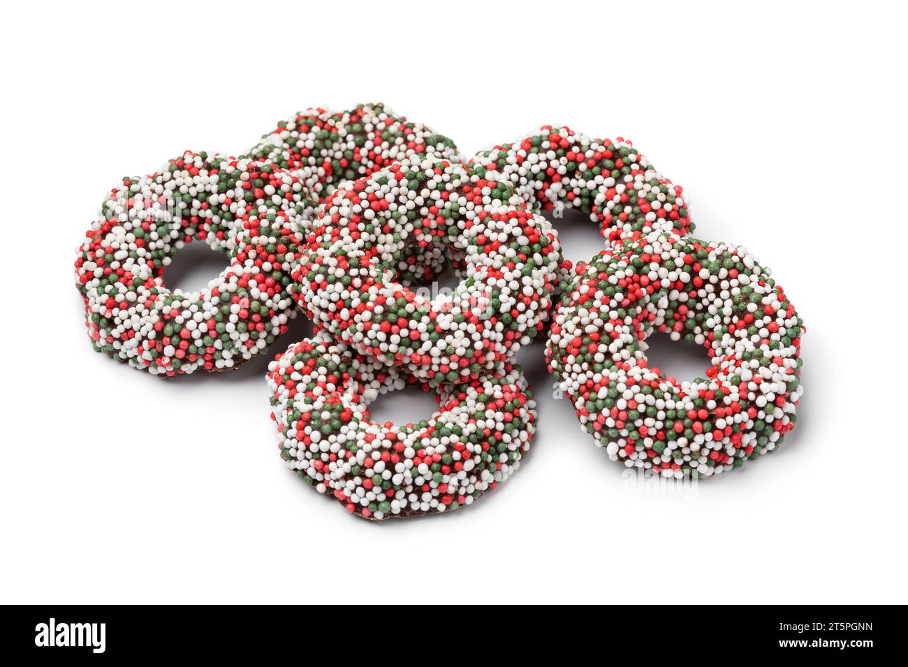 Heao des anneaux de Noël traditionnels hollandais en chocolat farcis de fondant et recouverts de saupoudrages colorés isolés sur fond blanc en gros plan Banque D'Images