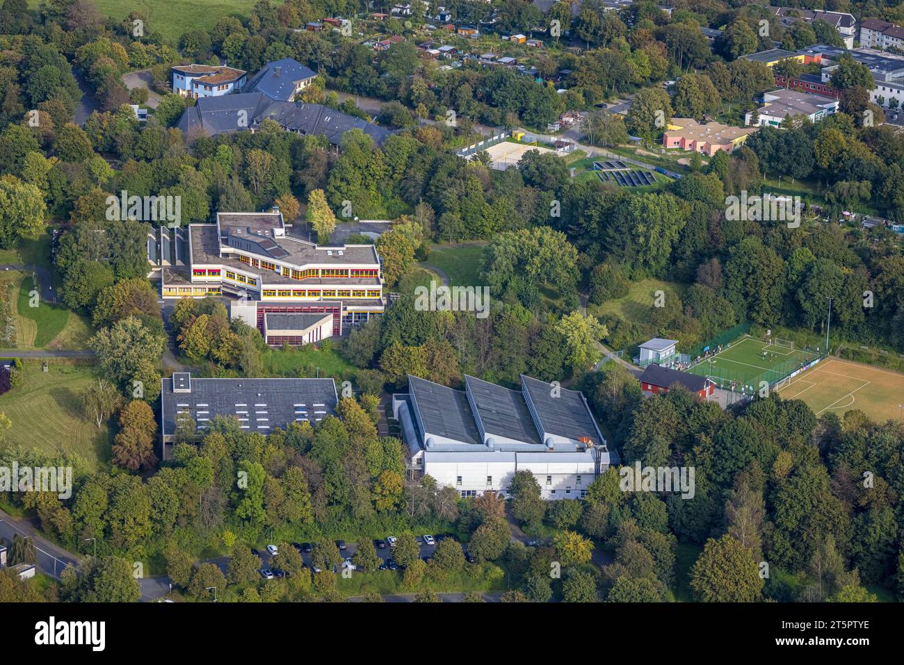 Vue aérienne, Rudolf Steiner School - Independent Waldorf School, Bertha-von-Suttner Comprehensive School, Siegen-Giersberg, Siegen, Siegerland, Nord Banque D'Images