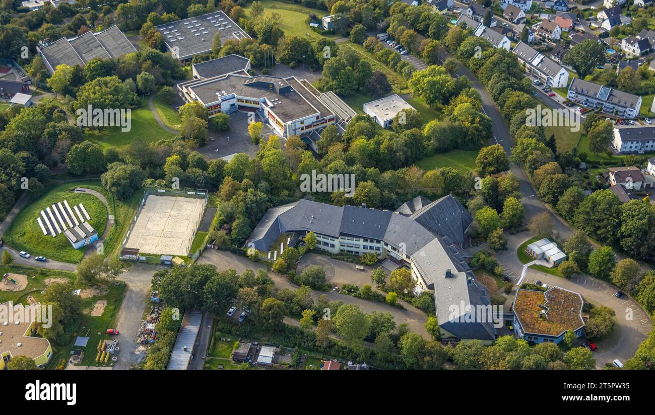 Vue aérienne, Rudolf Steiner School - Independent Waldorf School, Bertha-von-Suttner Comprehensive School, Siegen-Giersberg, Siegen, Siegerland, Nord Banque D'Images