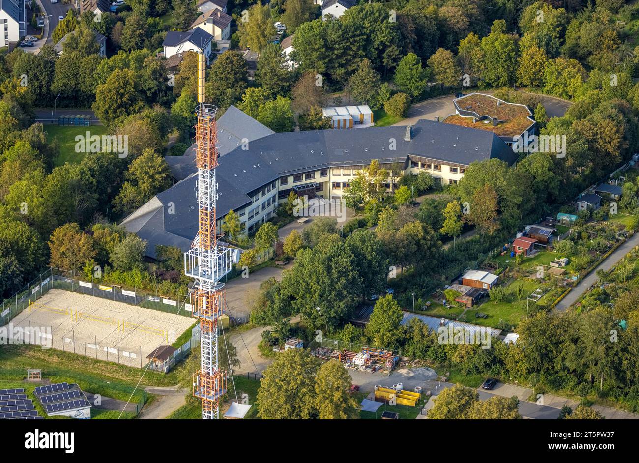 Vue aérienne, Rudolf Steiner School - Free Waldorf School, Tower Sender Giersberg, Siegen-Giersberg, Siegen, Siegerland, Rhénanie du Nord-Westphalie, allemand Banque D'Images