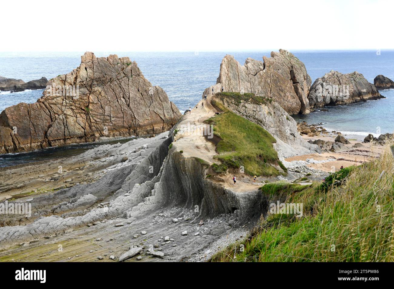 Plage d'Arnia.Parc naturel de Liencres et de Costa Quebrada, Liencres, Cantabrie, Espagne. Banque D'Images