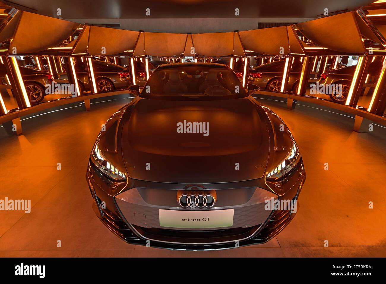 SHANGHAI, CHINE - 6 NOVEMBRE 2023 - Audi e-tron GT Limited Time Art Tour, 6 novembre 2023, Shanghai, Chine. Banque D'Images