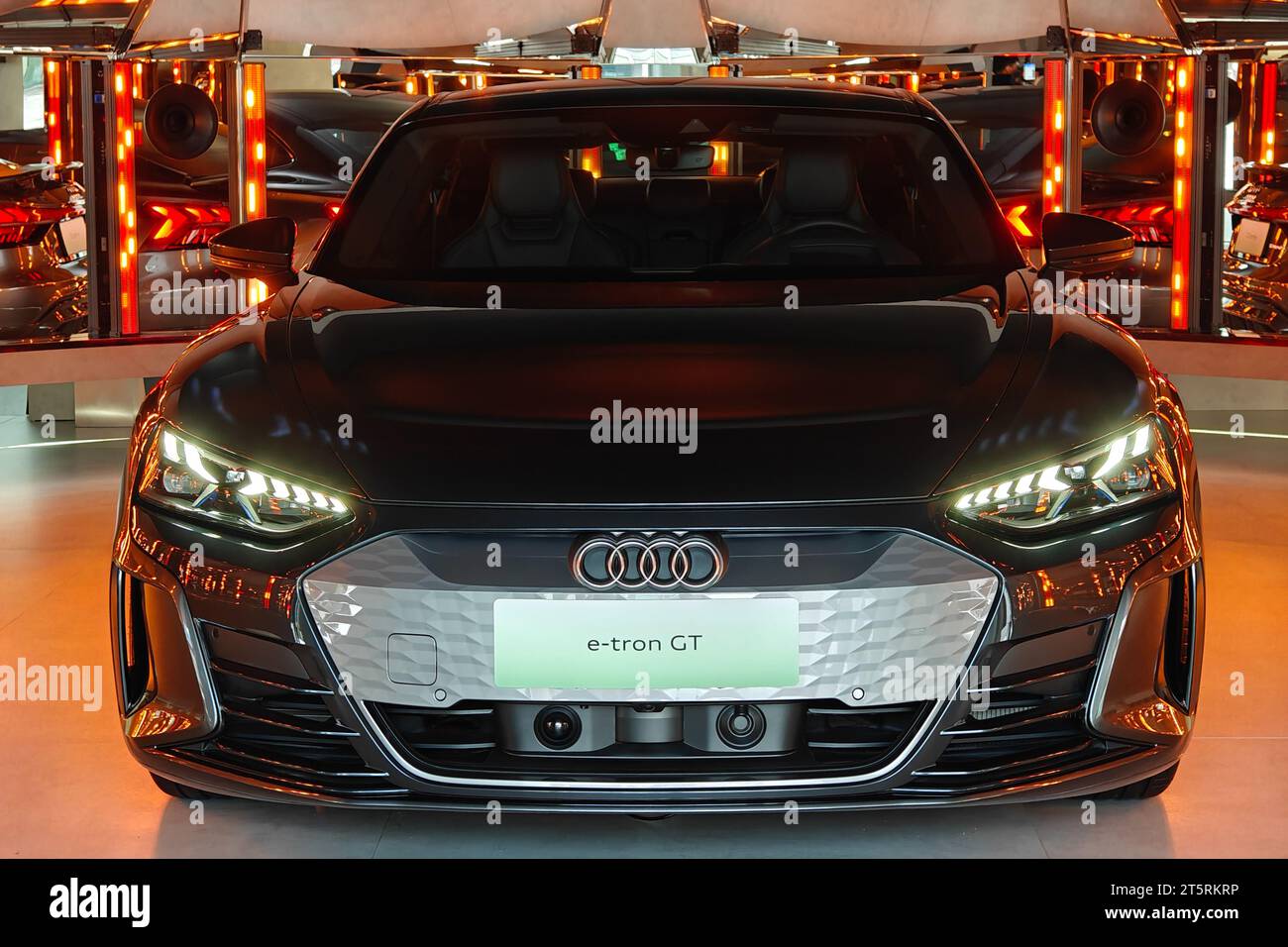 SHANGHAI, CHINE - 6 NOVEMBRE 2023 - Audi e-tron GT Limited Time Art Tour, 6 novembre 2023, Shanghai, Chine. Banque D'Images