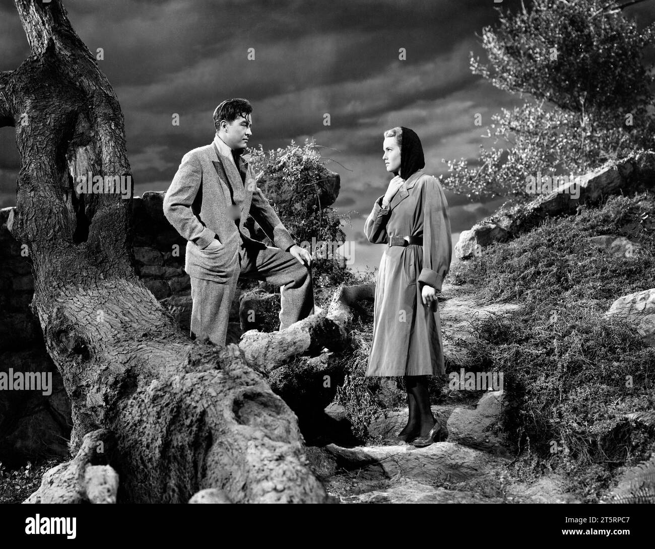 Ray Milland, Barbara Britton, sur le plateau du film, 'Till We Meet Again', Paramount Pictures, 1944 Banque D'Images