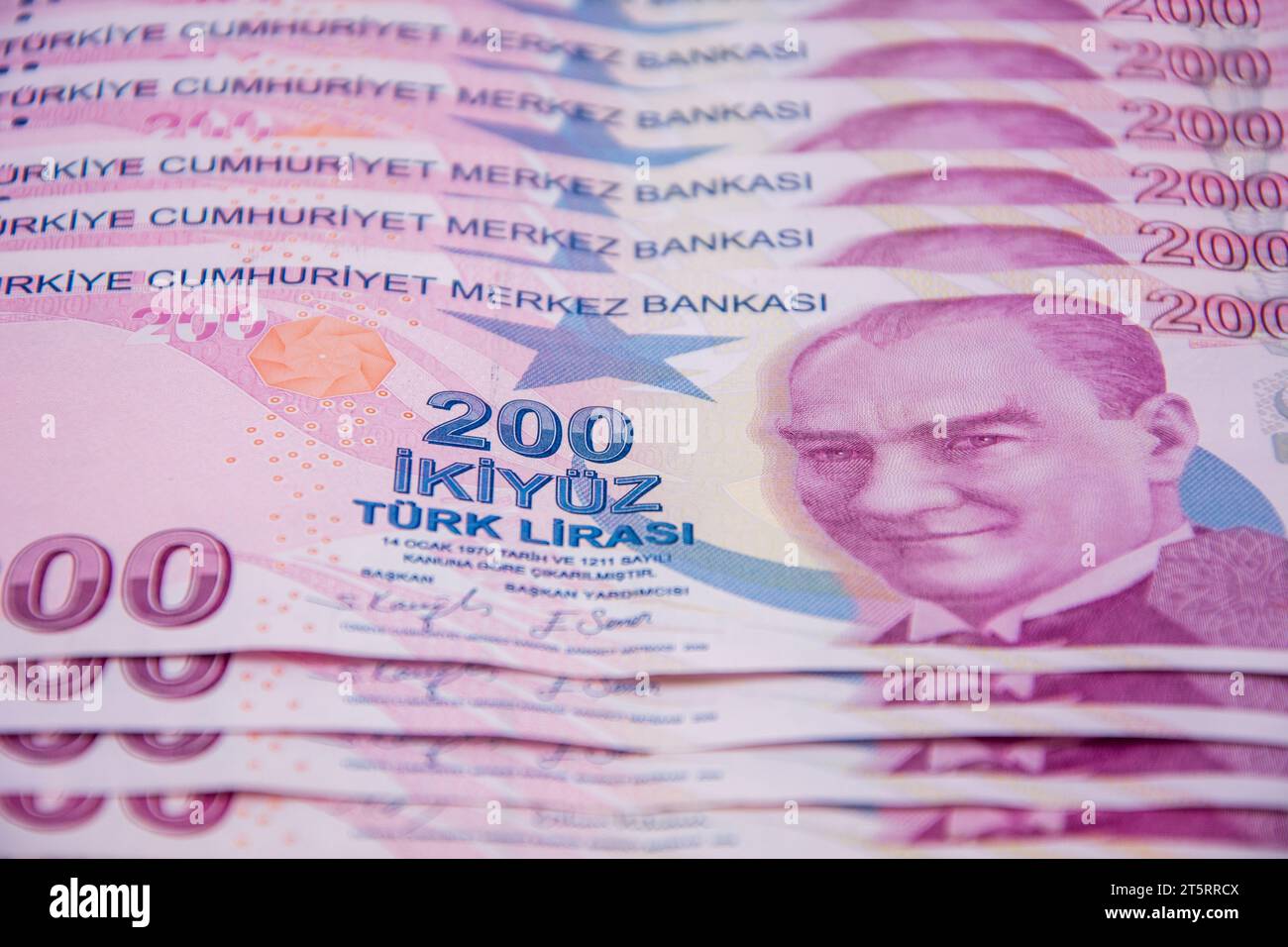 200 liras turques alignées en plein écran Banque D'Images