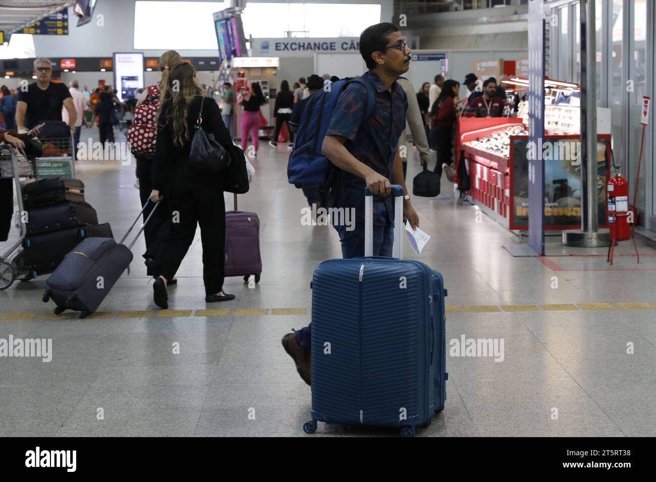 Tom Jobim aéroport international Galeão de Rio de Janeiro. Les passagers taxi et Uber débarquent au terminal pour embarquer sur les vols Banque D'Images