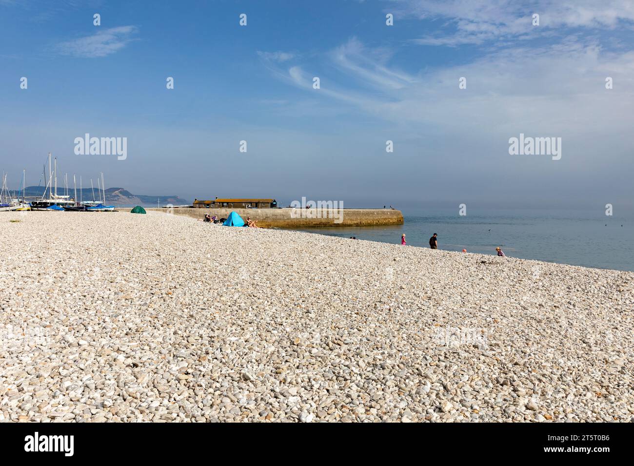 Lyme Regis Monmouth Beach, superbe plage de galets dans cette ville côtière du Dorset, Angleterre, Royaume-Uni, 2023 Banque D'Images
