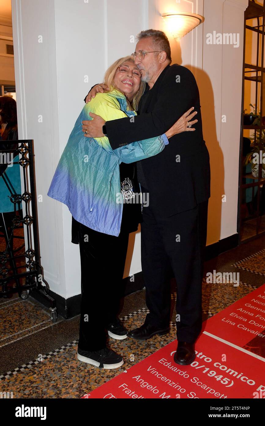 Rome, Italie. 06 novembre 2023. Rome : Teatro Sala Umberto. Présentation du livre d'Angelo Mellone. Sur la photo : Lucio Presta et Mara Venier crédit : Agence photo indépendante/Alamy Live News Banque D'Images