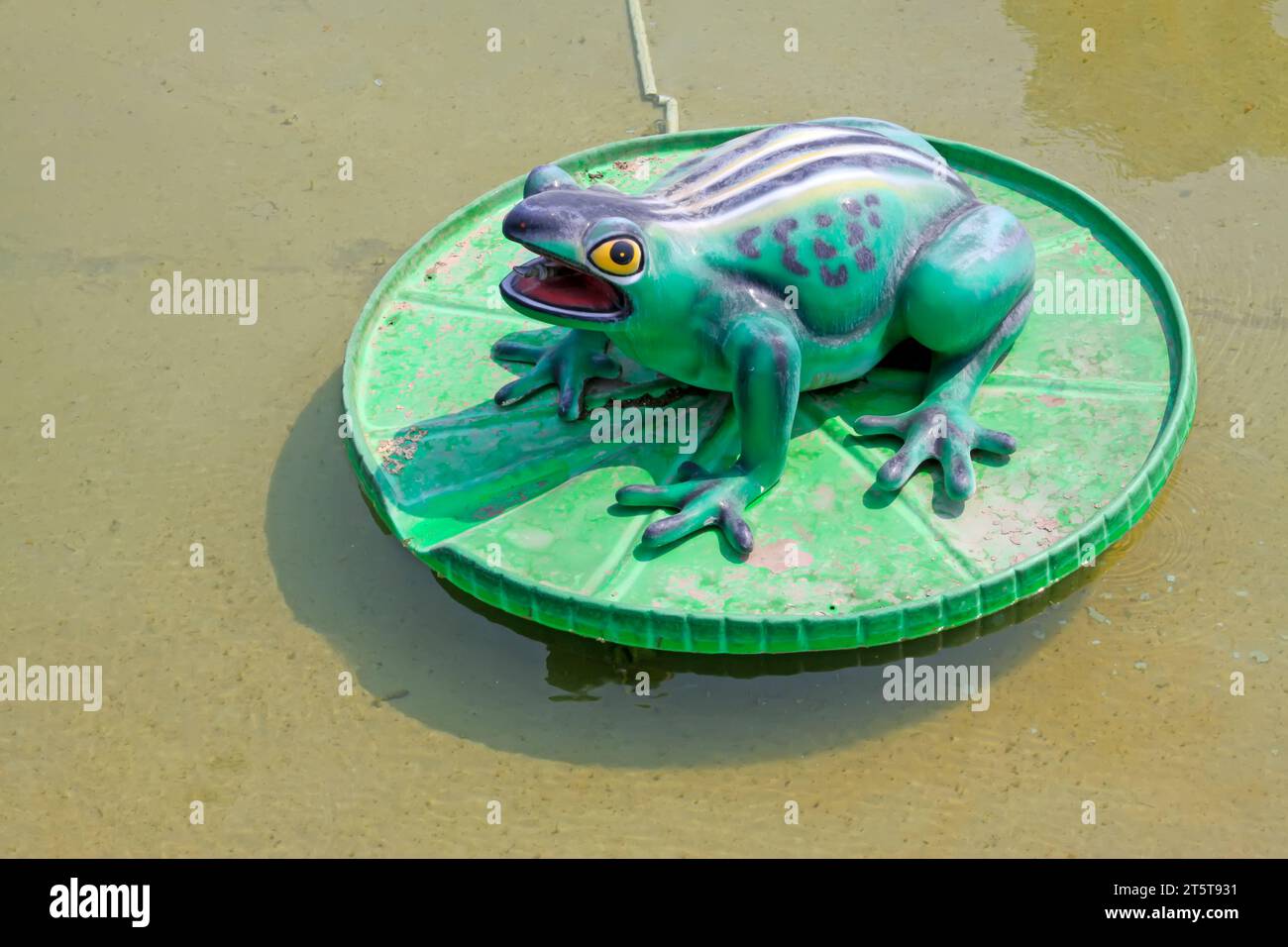 sculpture de grenouille dans un parc, gros plan de photo Banque D'Images