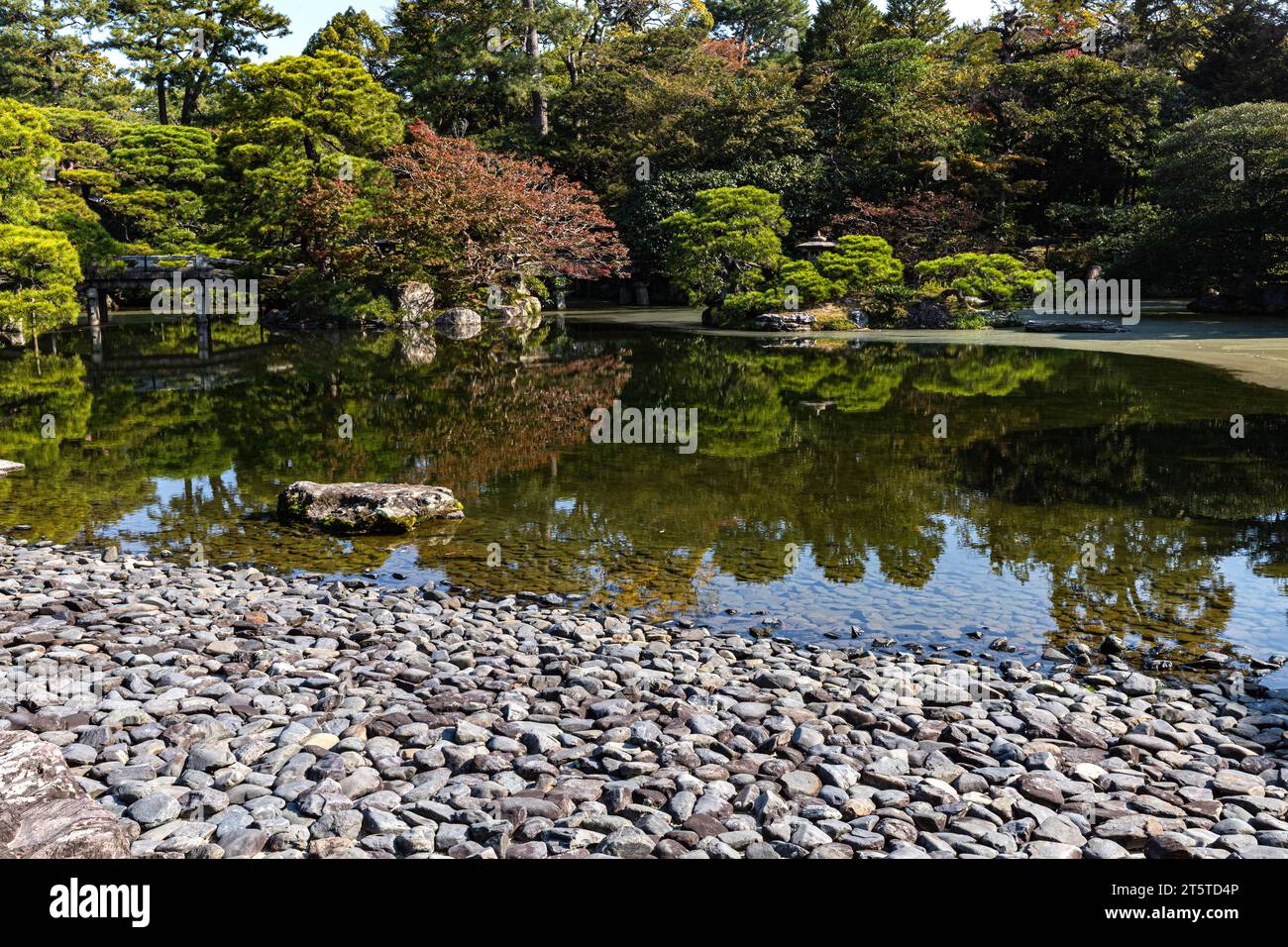 Jardin Oikeniwa Kyoto Gyoen - le palais impérial de Kyoto était un palais où les empereurs successifs ont vécu et mené leurs affaires politiques pendant plus de 500 ans Banque D'Images