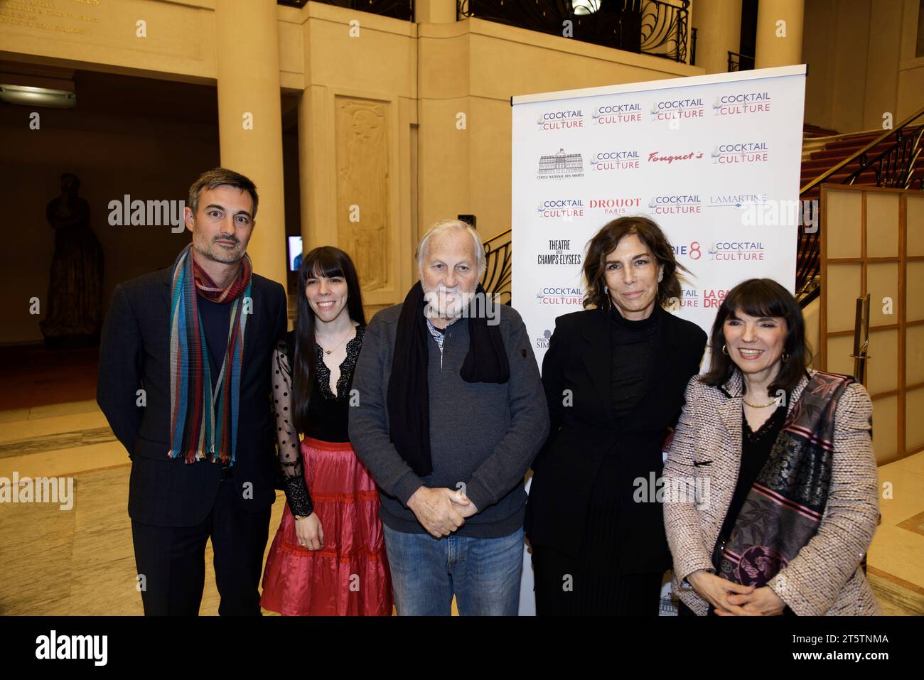 Paris, France. 6 novembre 2023. Alexandra Von Thüngen, Jean-Jacques debout, Christine Orban et Michele Rossi assistent aux prix littéraires Georges Bizet 2023 pour le livre d’opéra et de danse le 6 novembre 2023 au Théâtre des champs-Elysées à Paris. Crédit : Bernard Menigault/Alamy Live News Banque D'Images
