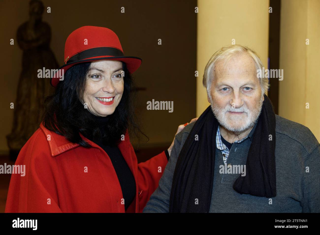 Paris, France. 6 novembre 2023. Sylvana Lorenz et Jean-Jacques debout assistent aux prix littéraires Georges Bizet 2023 pour le livre d'opéra et de danse le 6 novembre 2023 au Théâtre des champs-Elysées à Paris. Crédit : Bernard Menigault/Alamy Live News Banque D'Images