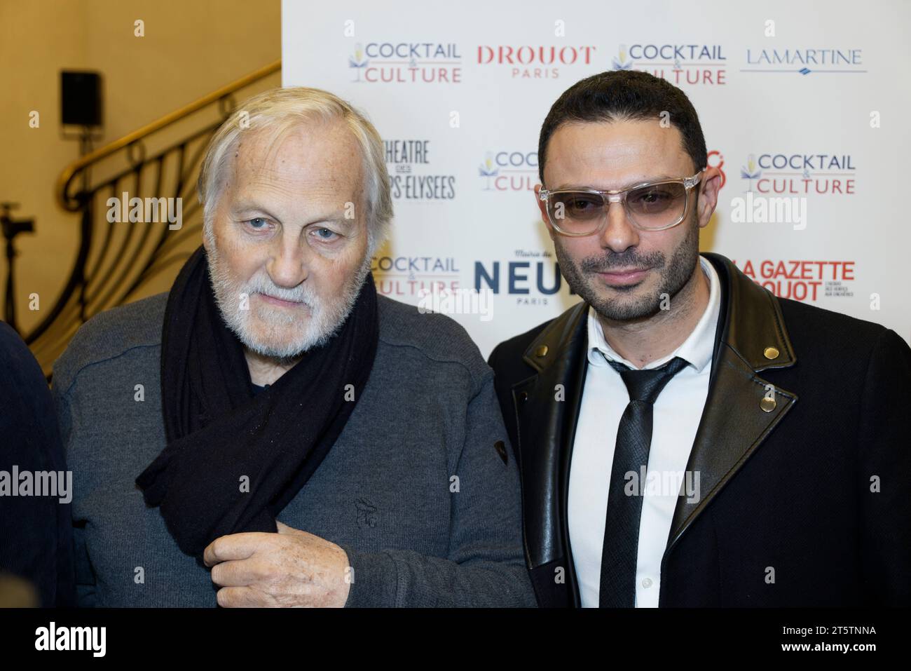Paris, France. 6 novembre 2023. Jean-Jacques debout et le chanteur Grégory Bakian assistent aux prix littéraires Georges Bizet 2023 pour le livre d'opéra et de danse le 6 novembre 2023 au Théâtre des champs-Elysées à Paris. Crédit : Bernard Menigault/Alamy Live News Banque D'Images