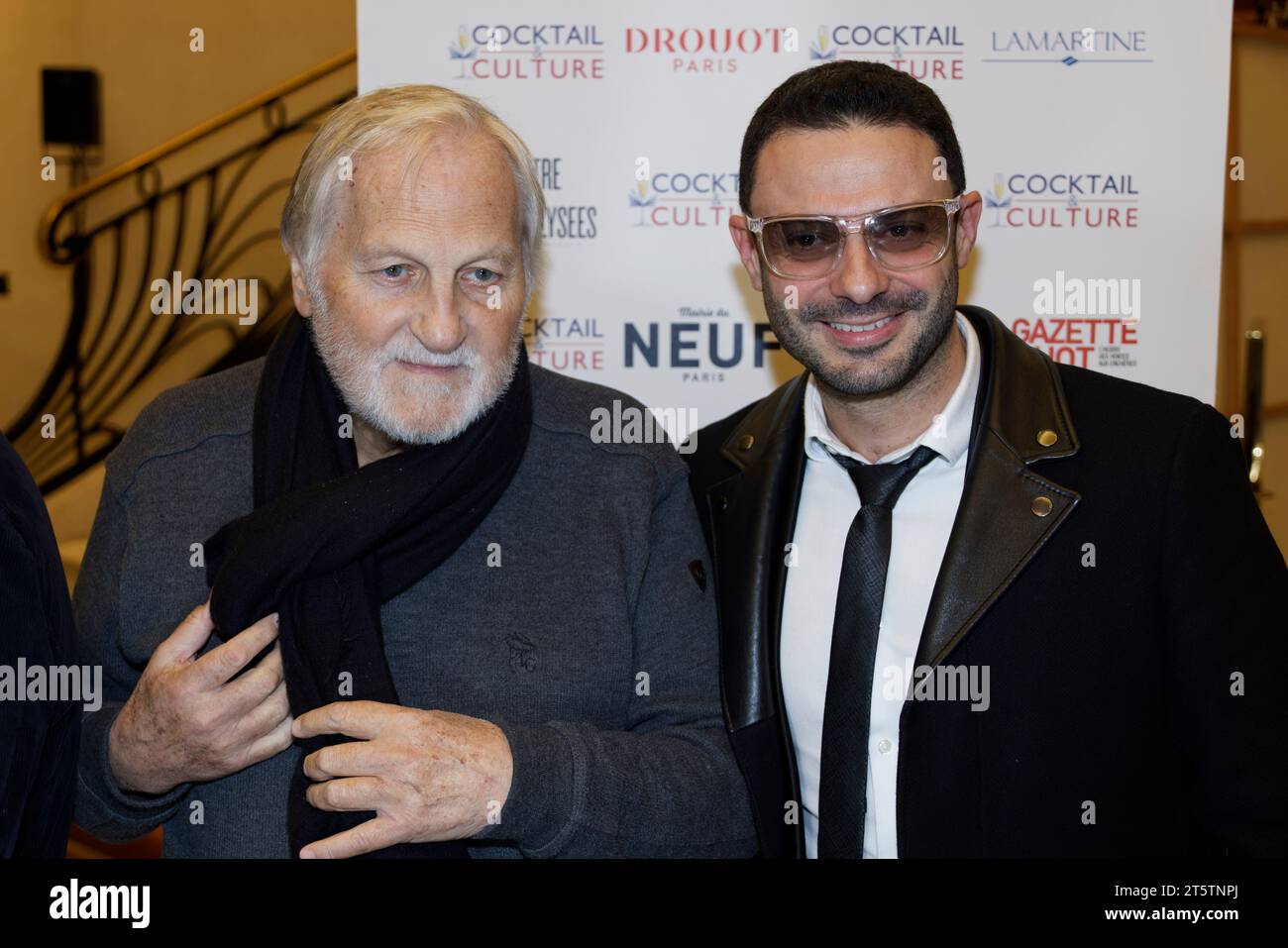 Paris, France. 6 novembre 2023. Jean-Jacques debout et le chanteur Grégory Bakian assistent aux prix littéraires Georges Bizet 2023 pour le livre d'opéra et de danse le 6 novembre 2023 au Théâtre des champs-Elysées à Paris. Crédit : Bernard Menigault/Alamy Live News Banque D'Images