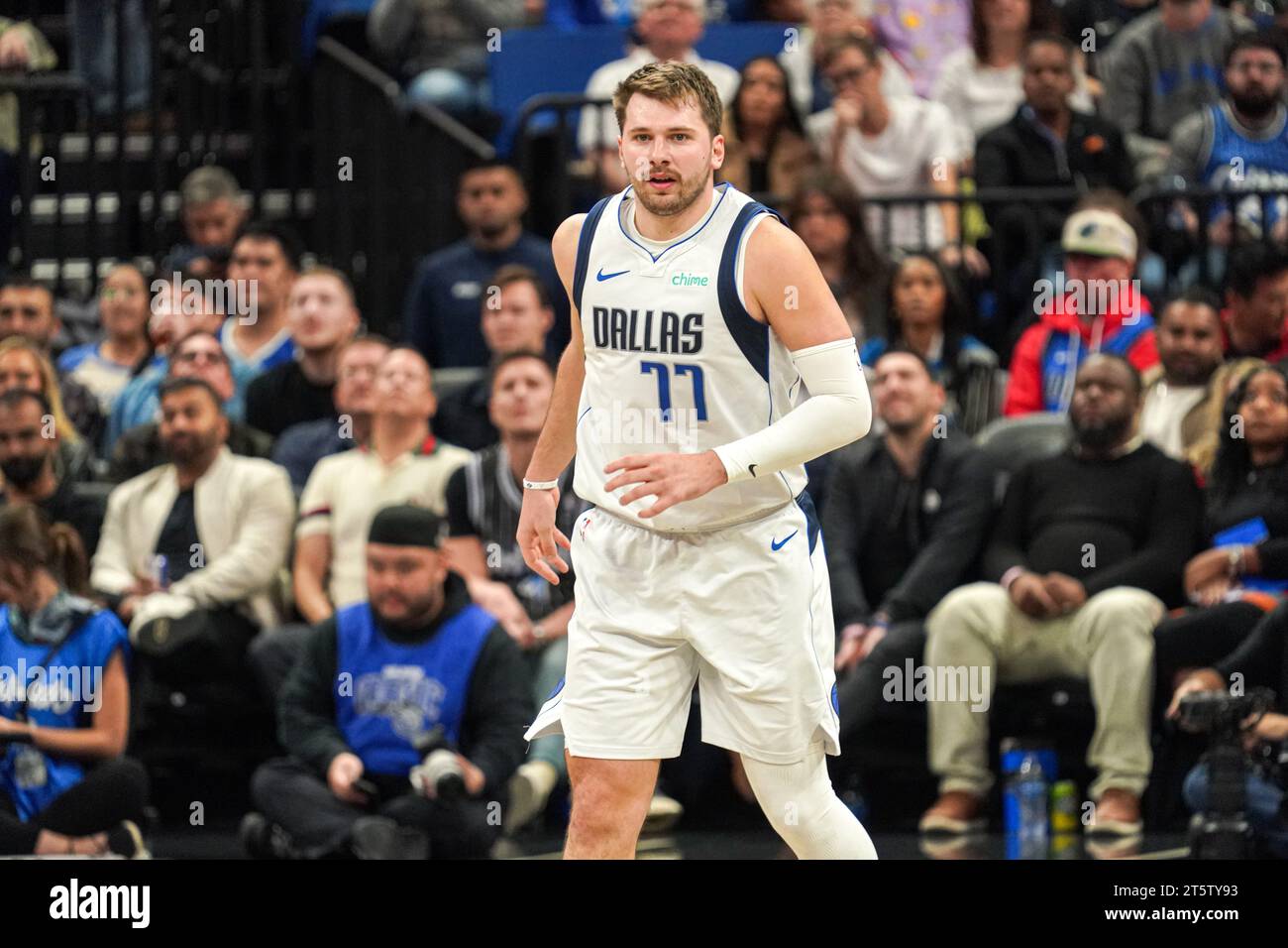 Orlando, Floride, États-Unis, 6 novembre 2023, Dallas Mavericks garde Luka Doncic #77 au Amway Center. (Crédit photo : Marty Jean-Louis/Alamy Live News Banque D'Images