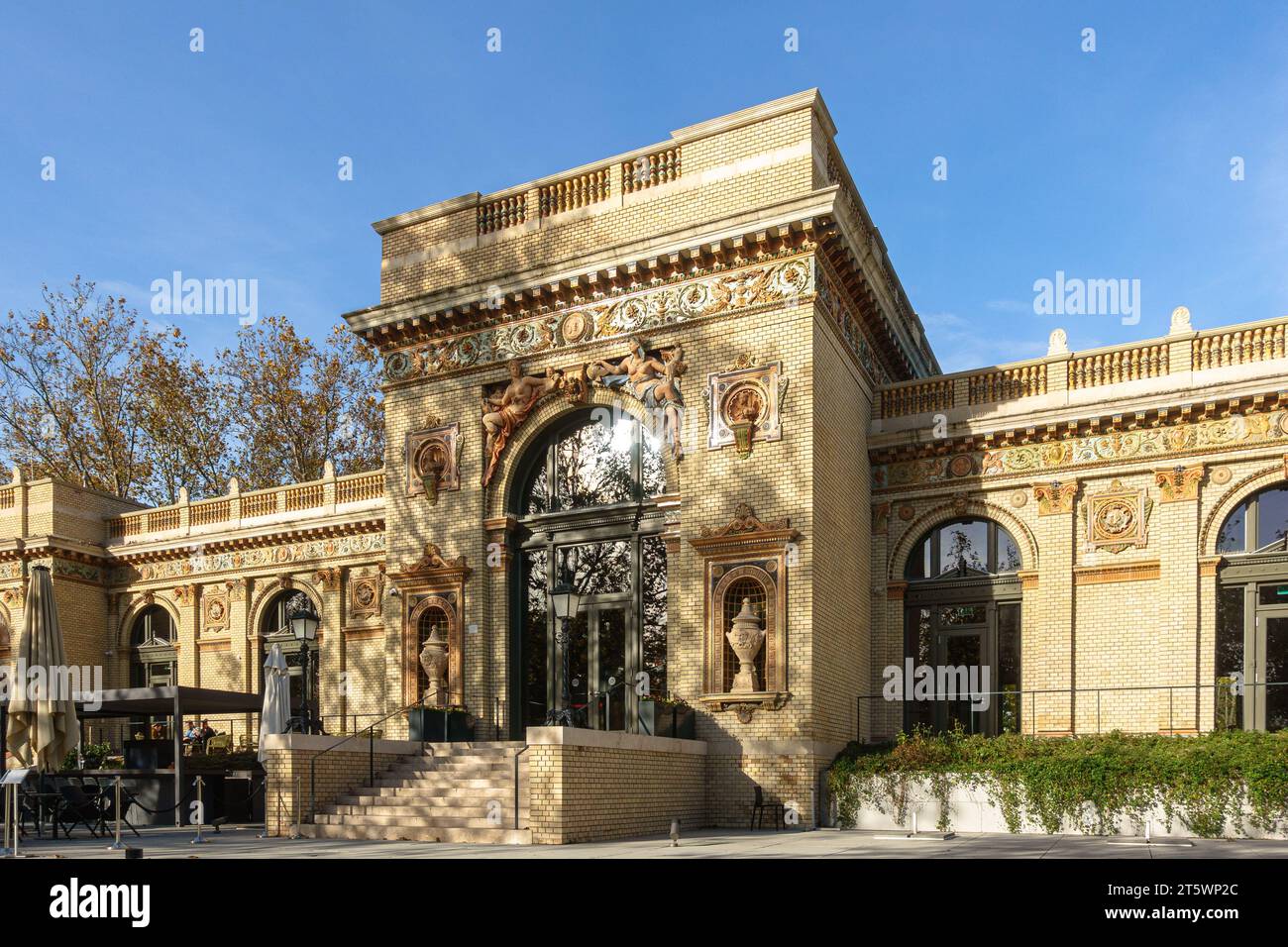 La Maison du Millenium hongrois / Millenium Haza dans Budapest City Park en automne Banque D'Images