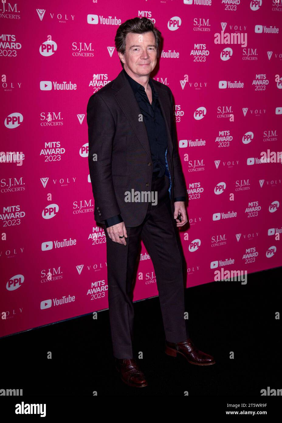 Rick Astley assiste au Music Industry Trusts Award MITS, à l'hôtel Grosvenor House à Londres, en Angleterre. ROYAUME-UNI. Lundi 6 novembre 2023 - BANG MEDIA INTERNATIONAL FAMOUS PICTURES 28 HOLMES ROAD LONDON NW5 3AB UNITED KINGDOM tel 44 0 02 7485 1005 email : picturesfamous.uk.com Copyright : xJWx FP MITS Award 014 Banque D'Images