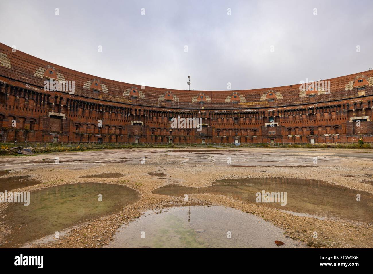 Salle de congrès du parti nazi dans le troisième reich, à la ville de Nuremberg. Cour intérieure du Congress Hall. Le plus grand social national préservé Banque D'Images