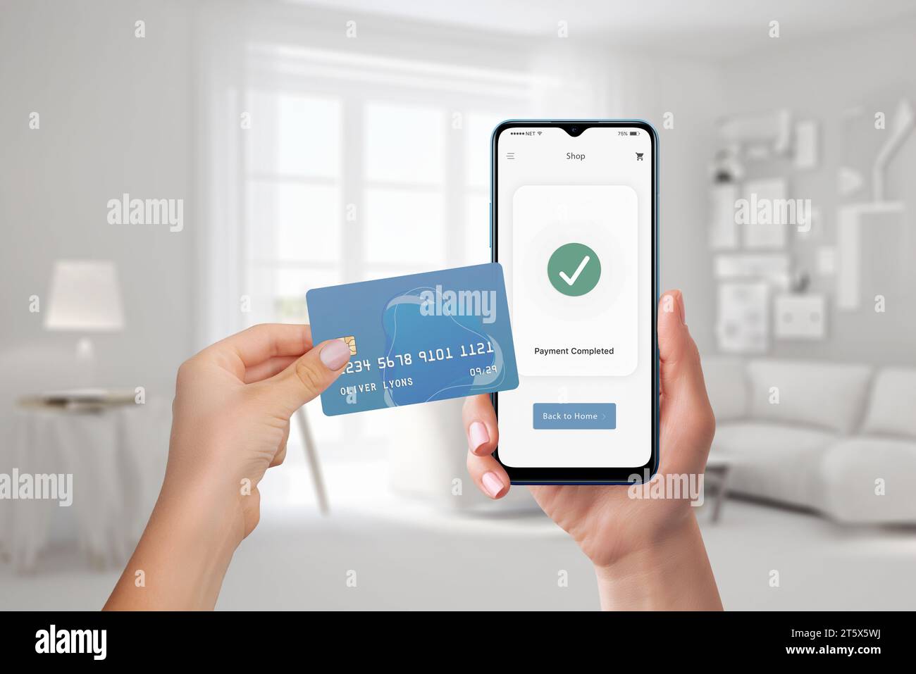 Paiement par carte en ligne via smartphone. Transaction numérique sécurisée. Paiement mobile rapide et pratique. Technologie moderne pour les transactions financières Banque D'Images