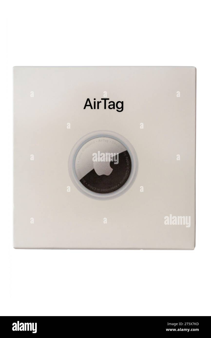 Apple AIRTAG, Apple Air Tag, dans une boîte isolée sur fond blanc Banque D'Images