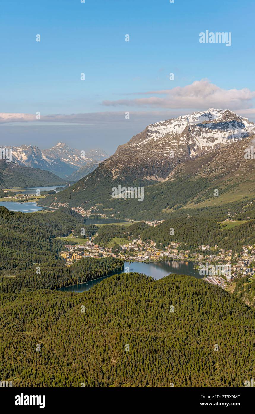 Vue de Muottas Muragl vers St Moritz, Celerina et Silvaplana, Engadin, Suisse Banque D'Images