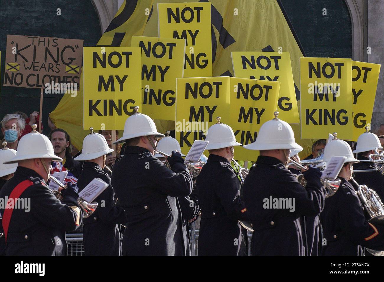 Londres, Royaume-Uni. 7 novembre 2023. Les anti-monarchistes de la République font campagne pour l'abolition de la monarchie à Westminster le jour de l'ouverture du Parlement. Le discours de la cérémonie de KingÕs décrira les politiques, les priorités et les lois prévues par le gouvernement pour l'année à venir. Il est probable que ce sera le dernier Charles donne avant les prochaines élections générales. Crédit : Guy Corbishley/Alamy Live News Banque D'Images