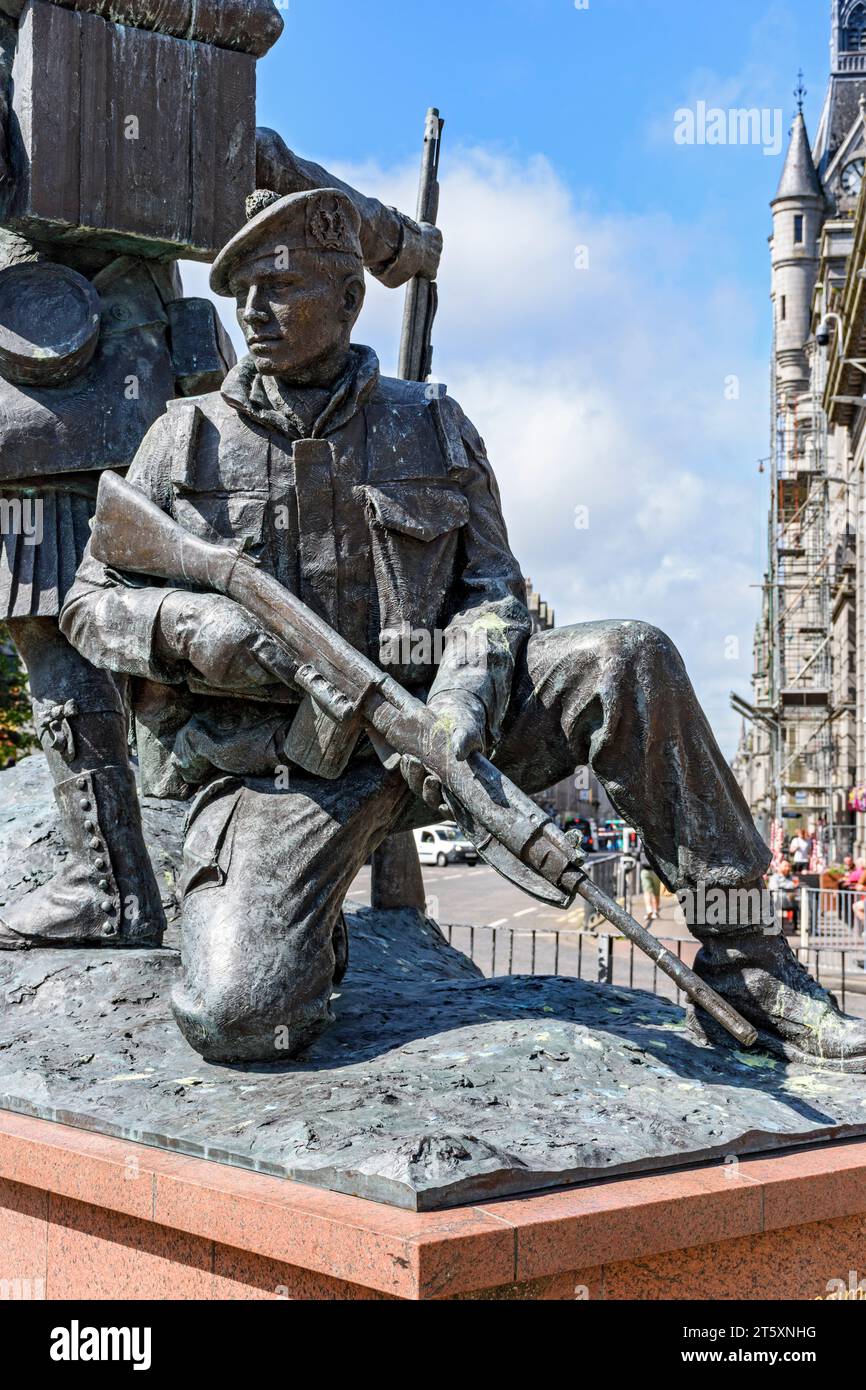 Le Gordon Highlanders Monument, une sculpture de Mark Richards. Dévoilé en octobre 2011. Castle Street, Aberdeen, Écosse, Royaume-Uni Banque D'Images