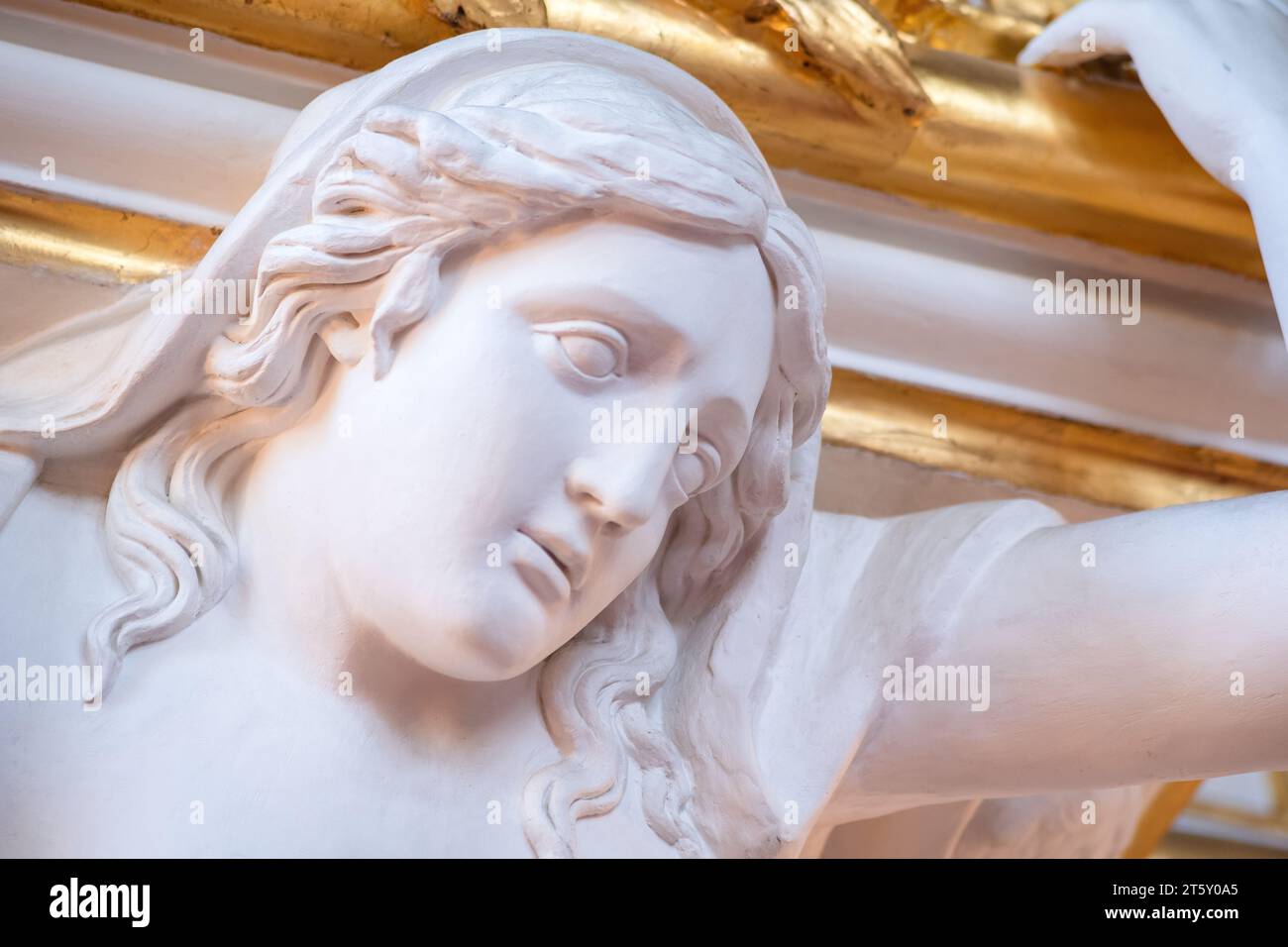 Saint-Pétersbourg, Russie - 03 août 2023 : élément intérieur baroque, sculpture sur l'escalier du Jourdain dans le Palais d'hiver Banque D'Images
