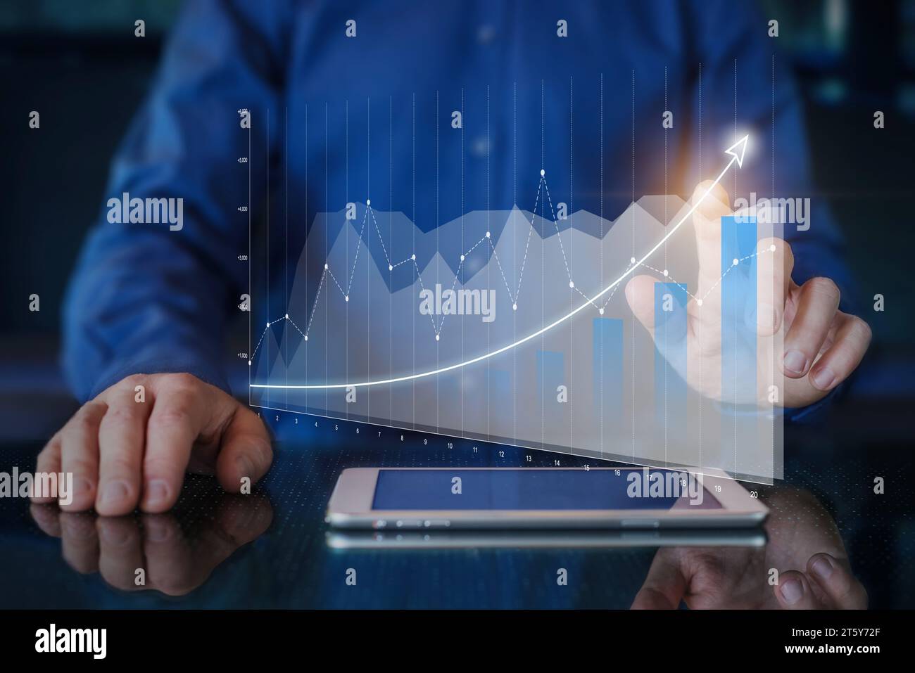 Graphique financier montrant la croissance du chiffre d'affaires, la haute performance, la stratégie réussie. Analyse d'entreprise montrant une augmentation des ventes, de la productivité ou de l'investissement Banque D'Images