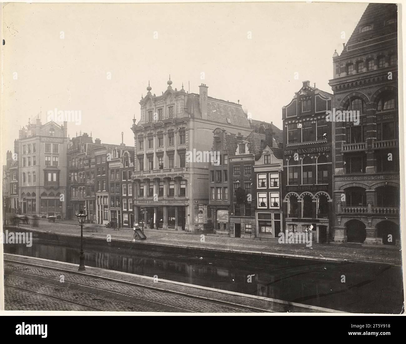 Vue du canal Rokin pour l'amortissement à Amsterdam, anonyme, 1880 - 1930 Banque D'Images