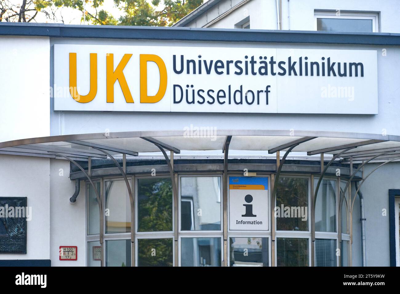 Düsseldorf 07.11.2023 Tarifverhandlungen für Beschäftigte im öffentlichen Dienst verdi ver.di Warnstreik UKD Unikliniken Universitätskliniken Universitätsklinikum Krankenhauspersonalmangel Pflegepersonalmangel Krankenpflegerin Ultimatum Personalbemessungsuntergrenzen Pflegenotstand Warnstreiks Pflegestreik Notdienstvereinbarung Krankenhaupatientennotstand Pflegekräfte Tarifvertrag Düsseldorf Nordrhein-Westfalen Deutschland *** Düsseldorf 07 11 2023 négociation collective pour le secteur public employés verdi ver di avertissement grève UKD hôpitaux universitaires cliniques universitaires hôpital universitaire staf Banque D'Images