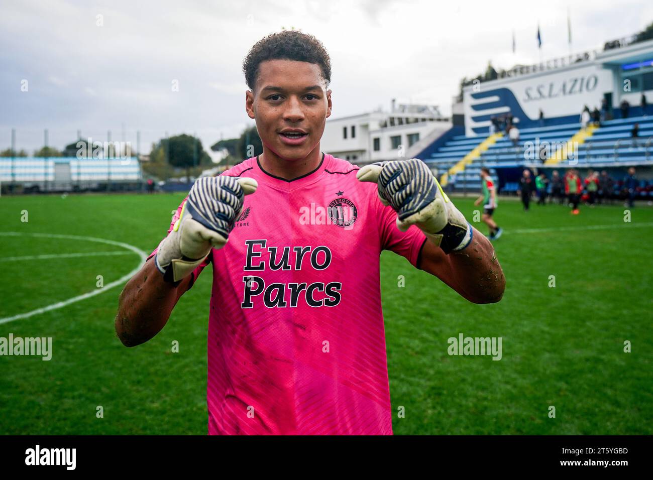 Le gardien de but de Formello - Feyenoord O19 Ismail Ka célèbre la victoire lors de la 4e étape de la phase de groupes de l'UEFA Youth League entre S.S. Lazio O19 et Feyenoord O19 au Centro sportivo di Formello le 7 novembre 2023 à Formello, en Italie. (Box to Box Pictures/Yannick Verhoeven) Banque D'Images