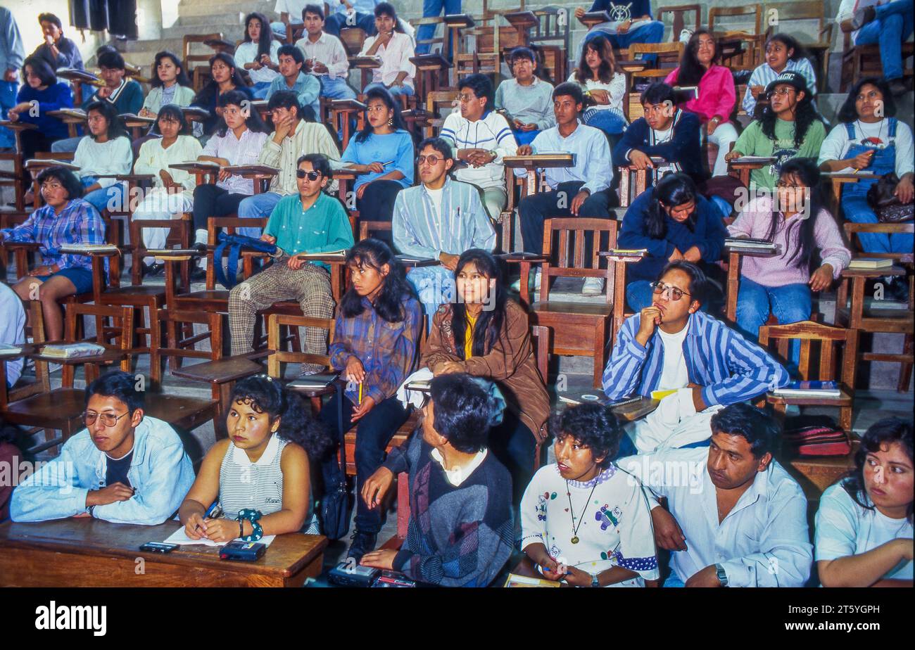 Bolivie, les étudiants fréquentent le collège à l'Université de la Paz Banque D'Images