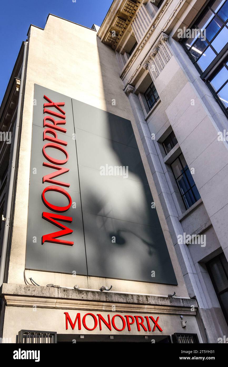 Enseigne de magasin 'Monoprix', Paris, France. Banque D'Images