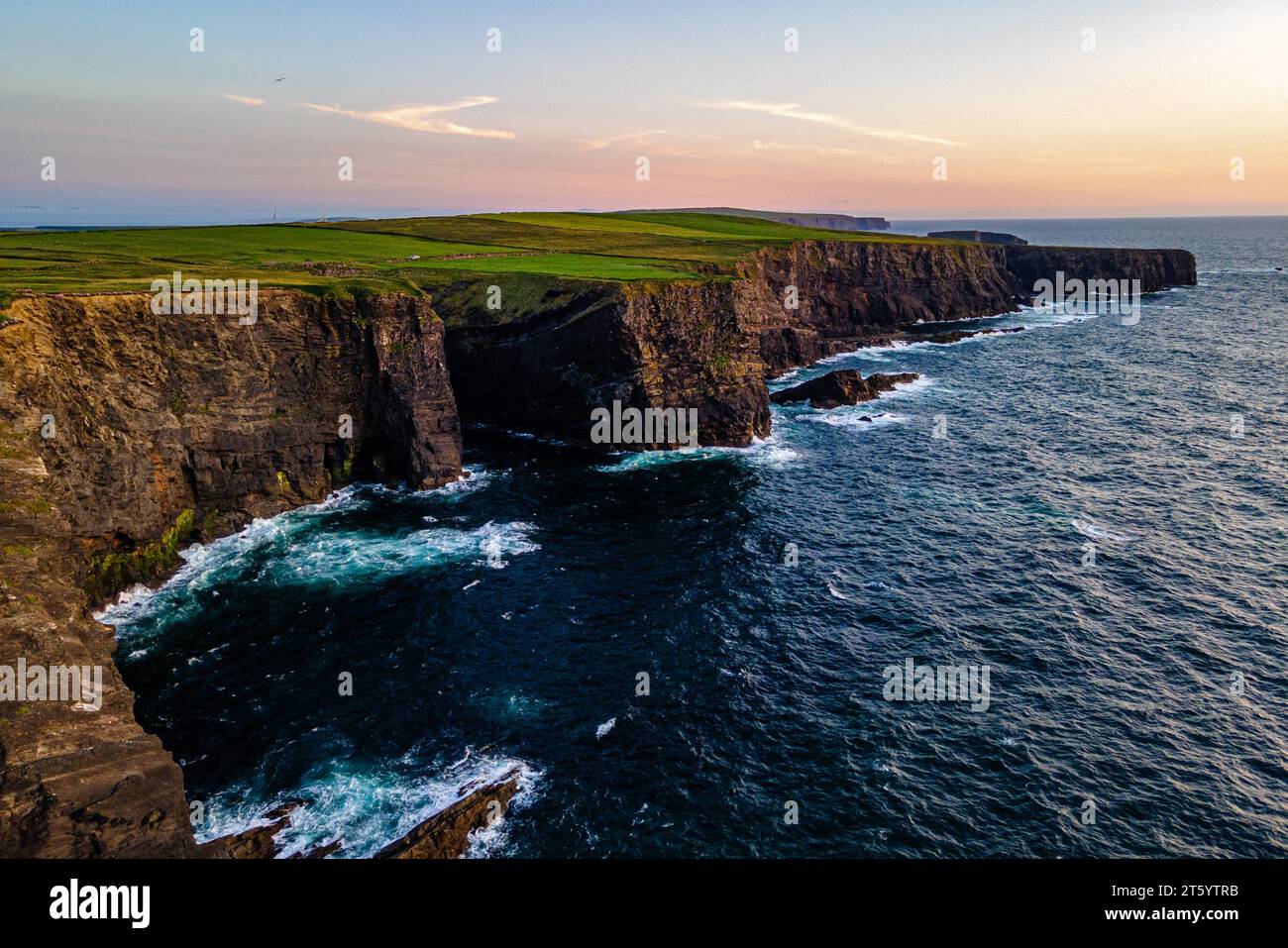 Kilkee Cliffs Sunset, Kilkee, Clare, Irlande Banque D'Images