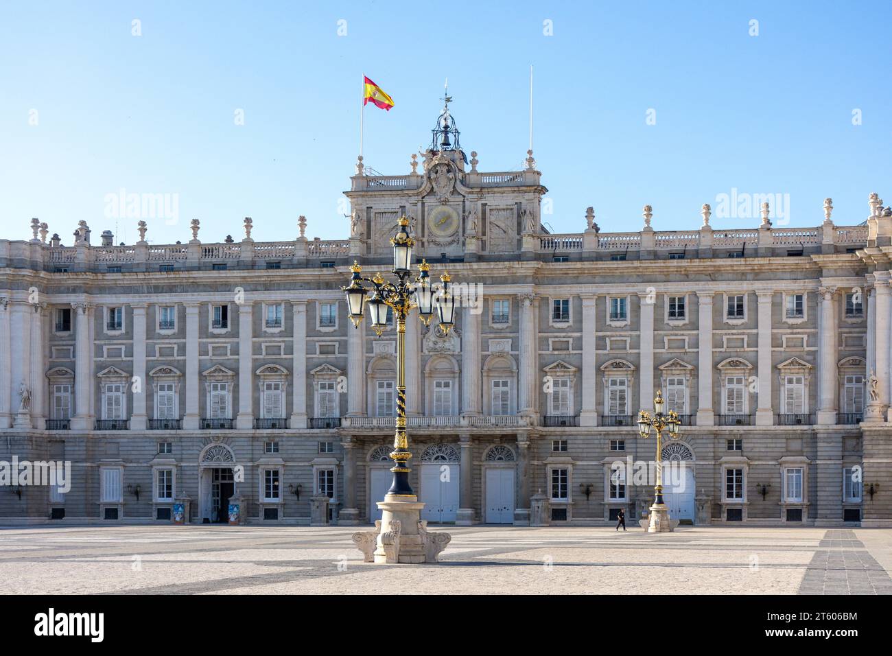 Palais royal de Madrid (Palacio Real de Madrid) depuis Plaza de la Armería, Centro, Madrid, Royaume d'Espagne Banque D'Images