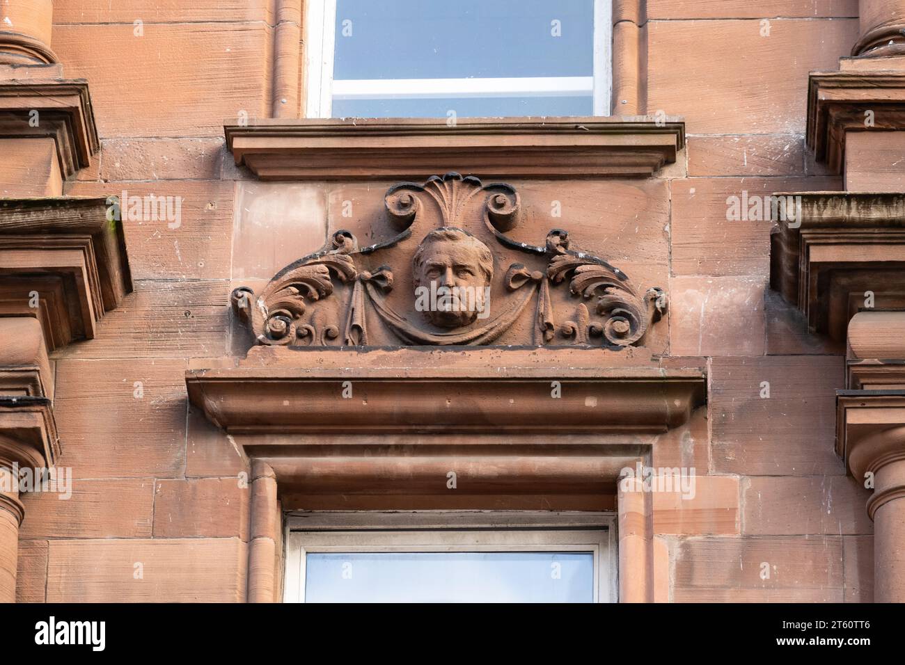 Visage de James Thomson architecte sur Cambridge Building, Sauchiehall Street, Glasgow, Écosse, Royaume-Uni Banque D'Images