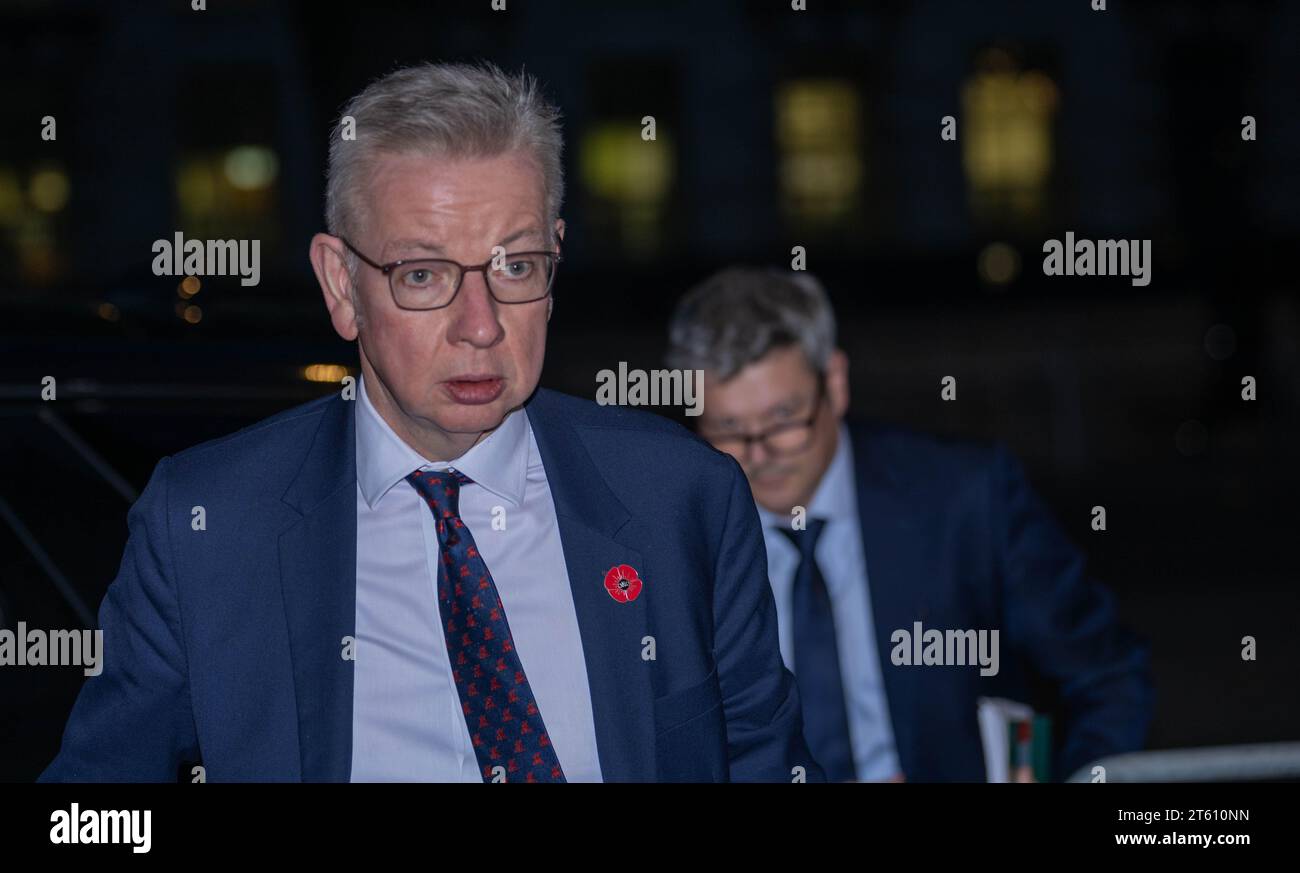 Londres, Royaume-Uni. 07 novembre 2023. Une réunion spéciale des ministres du cabinet et de Sir Mark Rowley, communicateur de la police métropolitaine s'est tenue au bureau du cabinet 70 Whitehall. Il est rapporté que la réunion était pour discuter des marches qui ont lieu le samedi 11 novembre 2023, jour de l'Armistice Michael Gove, Leveling Up Secretary, Credit : Ian Davidson/Alamy Live News Banque D'Images