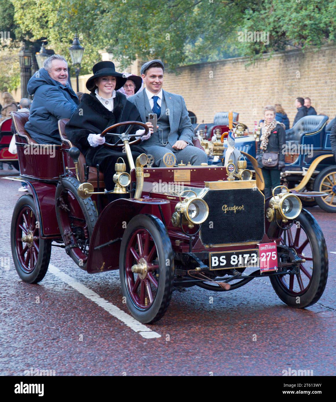 Participant 275 Young Driver Award gagnant en 1904 Peugeot Londres à Brighton Veteran car Run Concours Marlborough Road St James's London Banque D'Images
