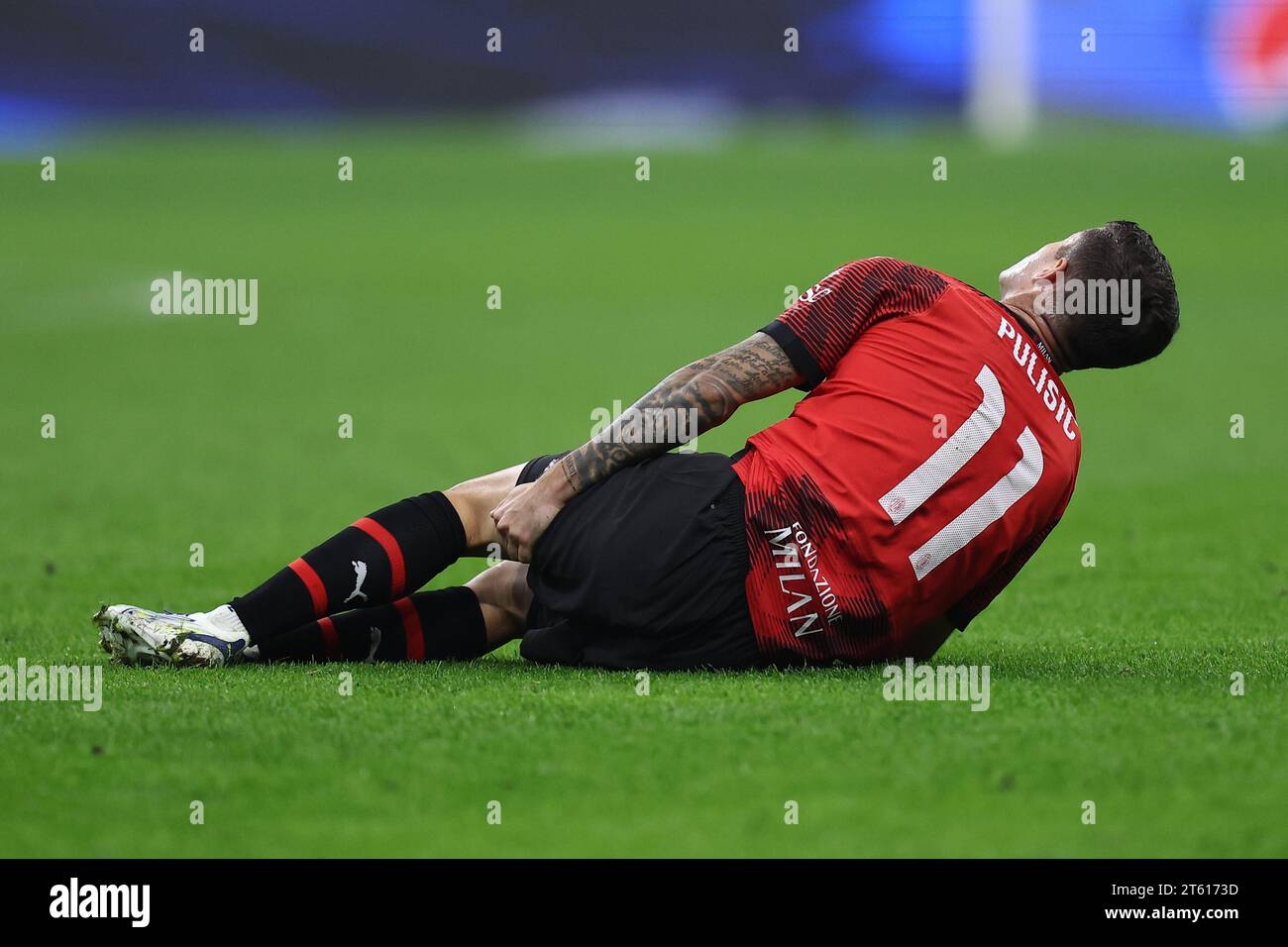Milan, Italie. 07 novembre 2023. Christian Pulisic de l'AC Milan blessé lors du match de l'UEFA Champions League Group F entre l'AC Milan et le Paris Saint-Germain FC au Stadio Giuseppe Meazza le 7 2023 novembre à Milan, Italie . Crédit : Marco Canoniero/Alamy Live News Banque D'Images