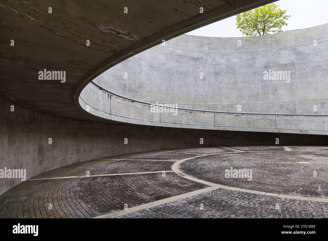 Osaka, Japon - 14 avril 2023 : Musée préfectoral Sayamaike d'Osaka conçu par Tadao Ando. Le musée met en évidence l'histoire vieille de 1 400 ans et civil en Banque D'Images
